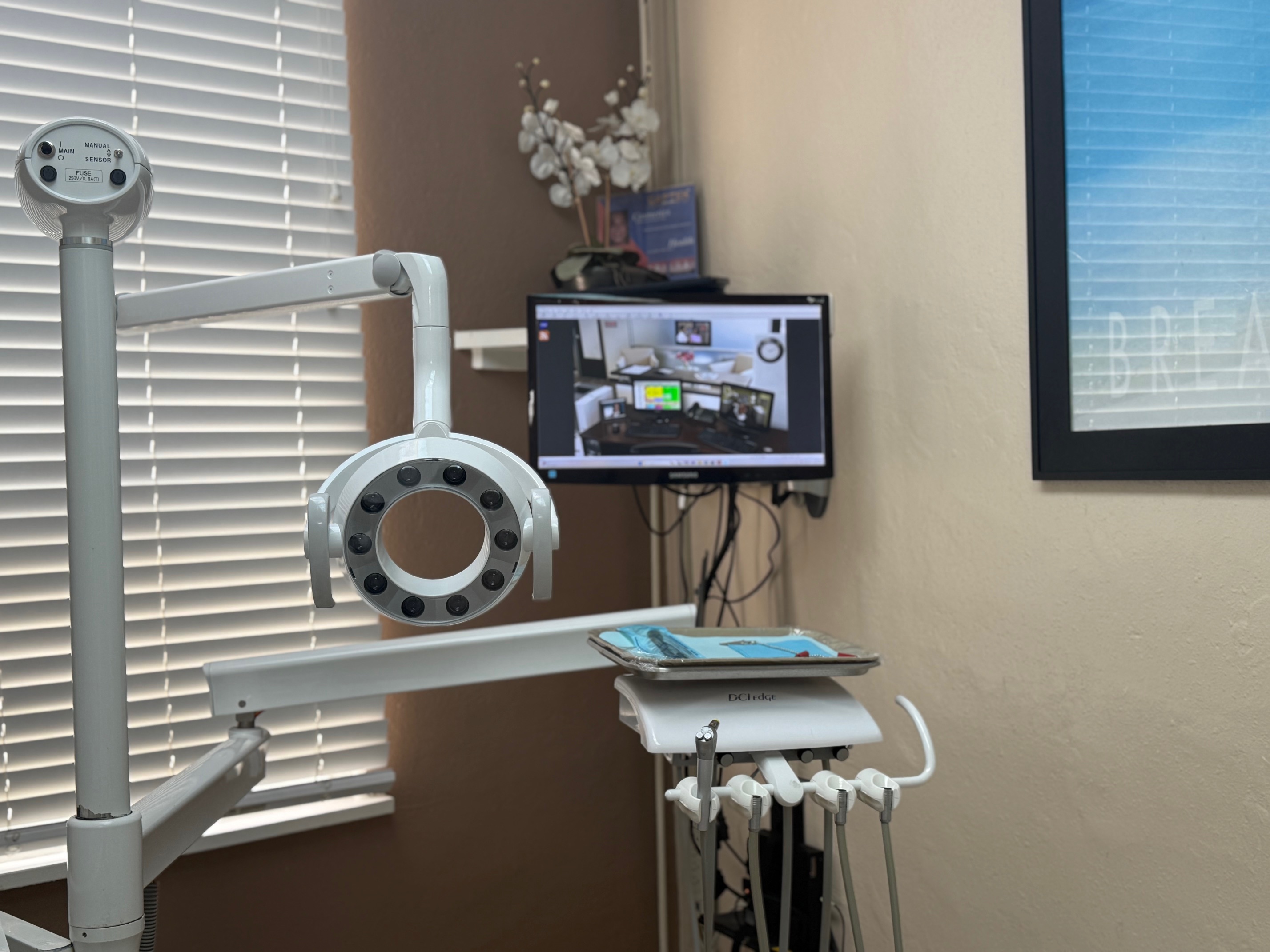 Modern oral surgery operatory with advanced dental equipment